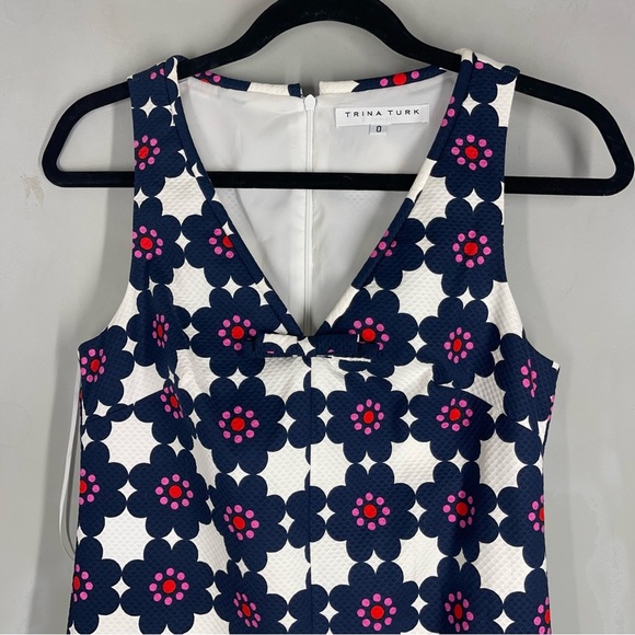 TRINA TURK Jungle Island V-Neck Shift
Dress Women Size 0, Sleeveless, - Picture 4 of 12